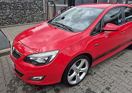 Opel Astra 1.6 Turbo Design Edition