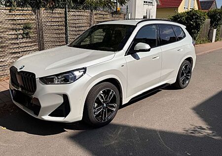 BMW X1 xDrive23i, Steptronic, M Sportpaket, AHK, HUD, LED