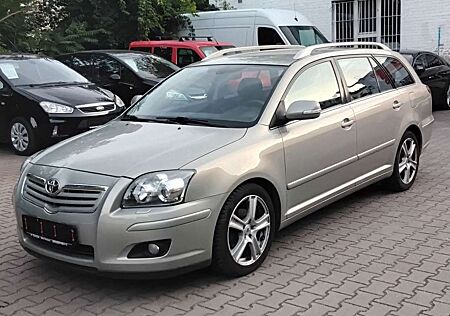 Toyota Avensis Kombi 1.8 Neuer Tüv