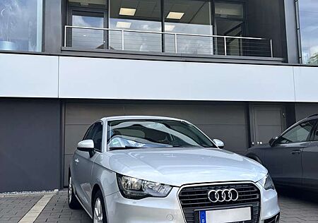 Audi A1 ambition/extrem gepflegt