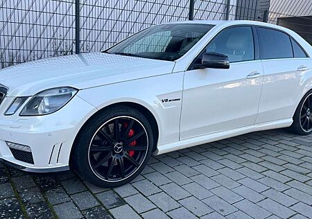 Mercedes-Benz E 63 AMG M157 PERFORMANCE PAKET,SCHIEBEDACH,NAVI