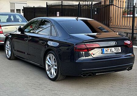 Audi S8 plus