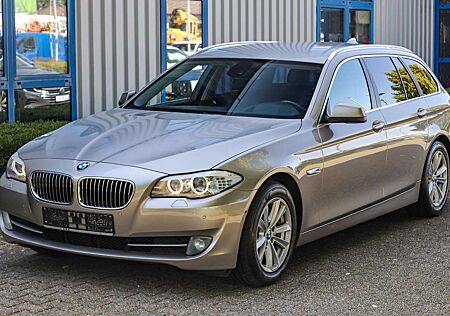 BMW 520d 520 TOUR. AUTOM*HUD*SOFT*KAMERA*SPUR*TOT*MEMORY*