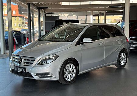 Mercedes-Benz B 200 Automatik 1.Hand/Xenon/Kamera/SHZ/AHK/PDC