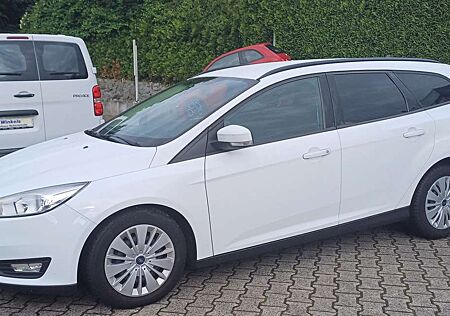 Ford Focus Turnier Business-Klimaaut-Navi-Winterpaket-SH-PDC