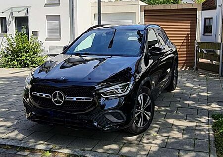 Mercedes-Benz GLA 200 Business auto
