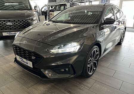 Ford Focus Turnier ST-Line + LED + Winterpaket