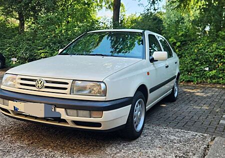 Volkswagen Vento 1.8 GL Europe