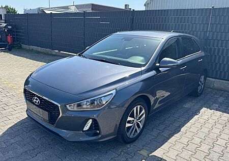 Hyundai i30 Trend (SHZ/KAMERA/LENKRADHZ