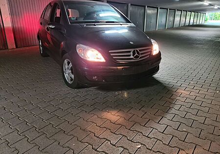 Mercedes-Benz B 170