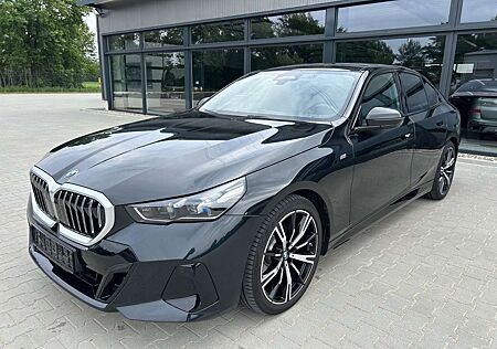 BMW 520 xDr M Sport -HUD-ACC-Pano-BelüSitz-Memo-360K