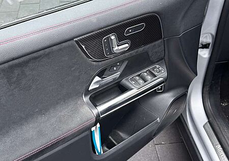Mercedes-Benz GLA 180 GLA 7G-DCT AMG Line
