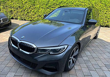 BMW 320 MPaket Leder Pano LivePr HUD Laser STHZ 19