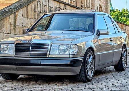 Mercedes-Benz E 200 E-Klasse