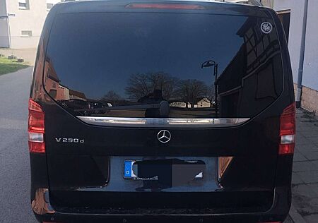 Mercedes-Benz V 250 (BlueTEC) d kompakt 7G-TRONIC Edition