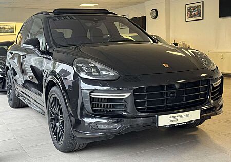 Porsche Cayenne GTS 18-Wege LED Luft Panorama Bose R21