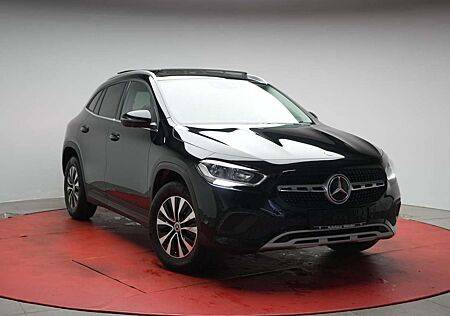 Mercedes-Benz GLA 200 7G-DCT Style Navi/Temp/Kamera/Pano/Wide/