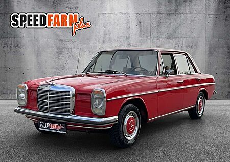 Mercedes-Benz 220 D/8 W115 Rot