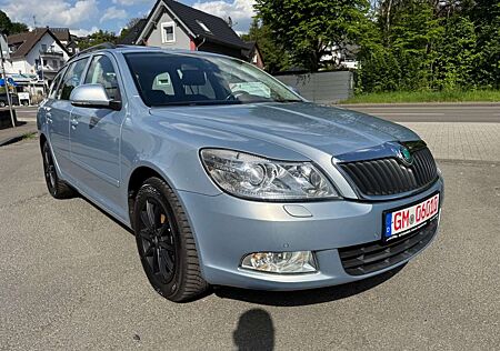 Skoda Octavia Combi EleganceLederNaviXenonAluKlimaAhk
