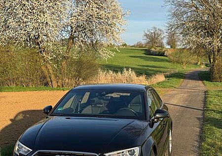 Audi A3 sportline *ACC*Navi*Laneassist*uvm.
