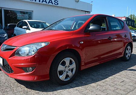 Hyundai i30 TüV NEU ! gepfl Damenfahrzeug 131 Tkm!