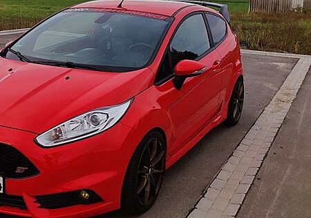 Ford Fiesta 1.6 EcoBoost mit Leder-Sport-Paket ST