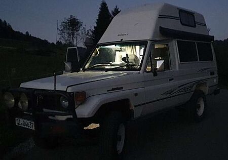 Toyota Land Cruiser HZJ 75