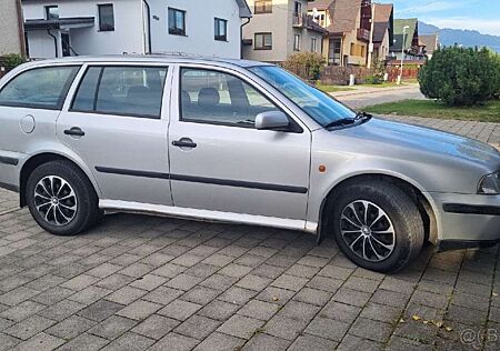 Skoda Octavia 1.6 Combi GLX