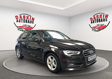 Audi A3 S line NAVI/XENON/KLIMA/SCHECKHEFT/TÜV NEU