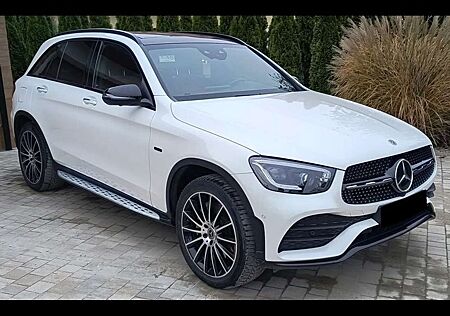 Mercedes-Benz GLC 300 e Plug-in Hybrid 155 kW (211 PS) 4Matic AMG Line