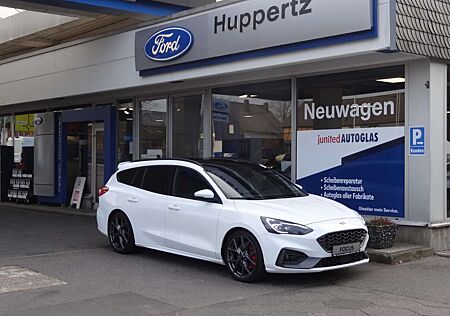 Ford Focus 2.3 ST Turnier AHK B&O Pano RFK Perf.P LED
