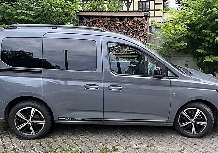 VW Caddy Volkswagen Dark Label mit AHK