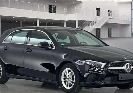 Mercedes-Benz A 180 LED-MUBEAM/AMBIENTE/WIDESCREEN/TOTW/360°/PANORA