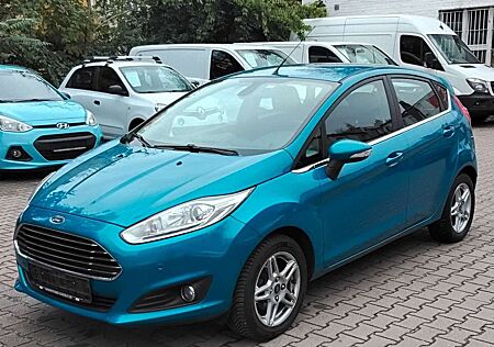 Ford Fiesta Titanium. Automatikgetriebe Neuer Tüv