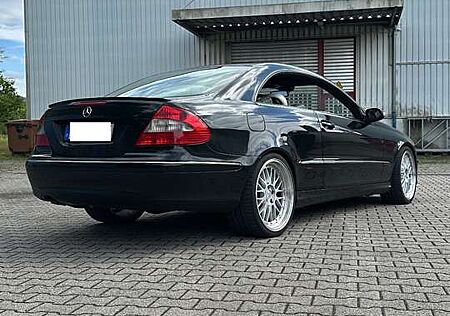 Mercedes-Benz CLK 320 Mercedes Benz CDI W209 Avantgarde Designo