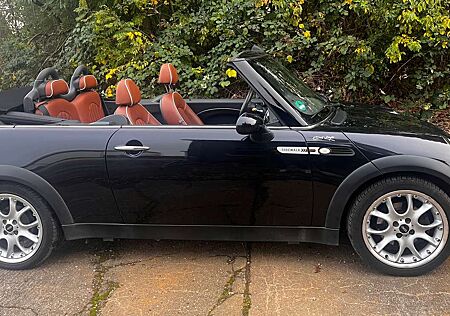 Mini Cooper Cabrio Sidewalk