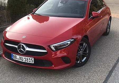 Mercedes-Benz A 180 d, Top, AHK, 360 Grad Cam, intel Light