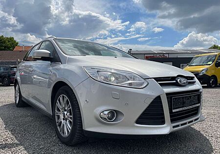 Ford Focus Titanium Navi Xenon HU Neu