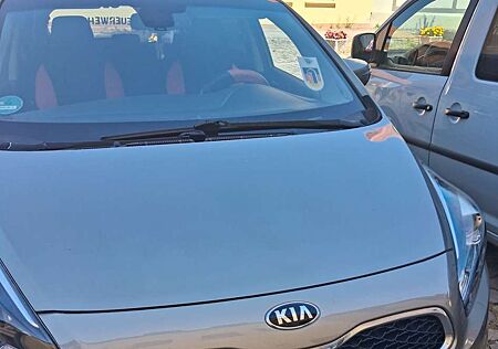 Kia Carens Attract