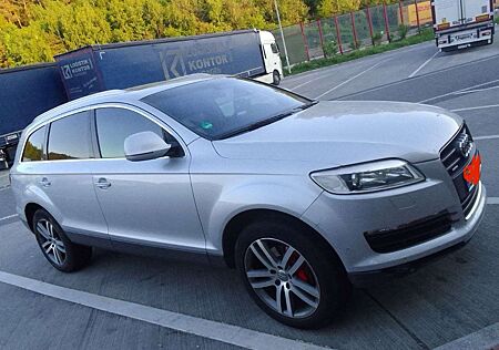 Audi Q7 4.2 TDI DPF quattro tiptronic