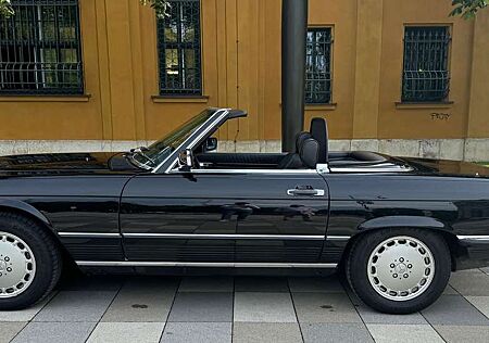 Mercedes-Benz Others 560 SL - schwarz / schwarz - TÜV NEU