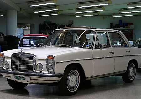 Mercedes-Benz 200 /8