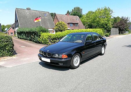 BMW 528 i 1Hd Xen*NappaKomfort*MFahrw*Servotro* SH