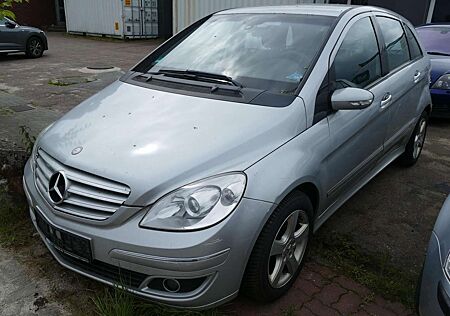 Mercedes-Benz B 180 gebraucht kaufen Mercedes-Benz B 180 CDI Klima Leichtmetallfelgen AHK HU/AU 11/2023