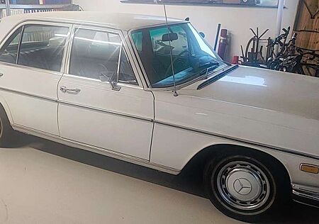 Mercedes-Benz 280 S / 8