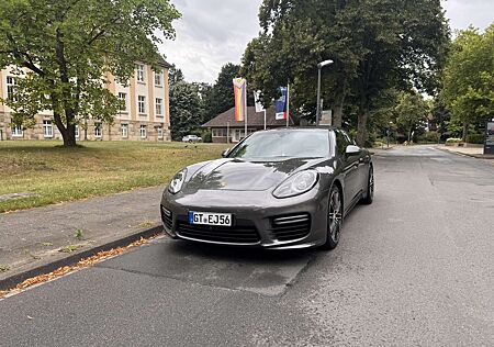 Porsche Panamera GTS PDK