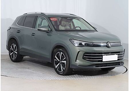 VW Tiguan Volkswagen 1.5 eTSI 110 Elegance SHZG elekt. Heckkl.