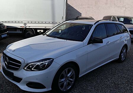 Mercedes-Benz E 220 BlueTec 4Matic*Leder*Navi*Aiutomatik*9Gang*