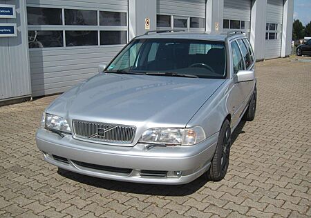 Volvo V70 2.5T AWD