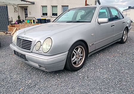 Mercedes-Benz E 240 Avantgarde / Automatik / Xenon / Tüv 12/25